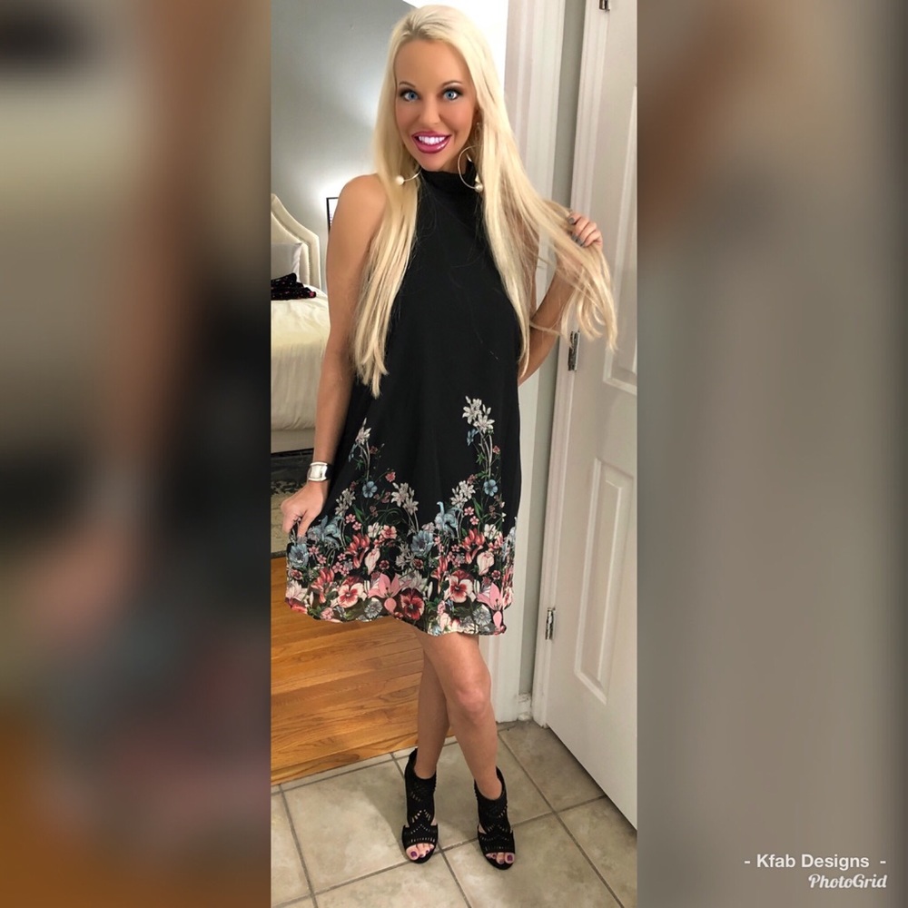 🥰LAST 1! Stunning Embroidered Back Tie Dress! - Picture 5 of 8